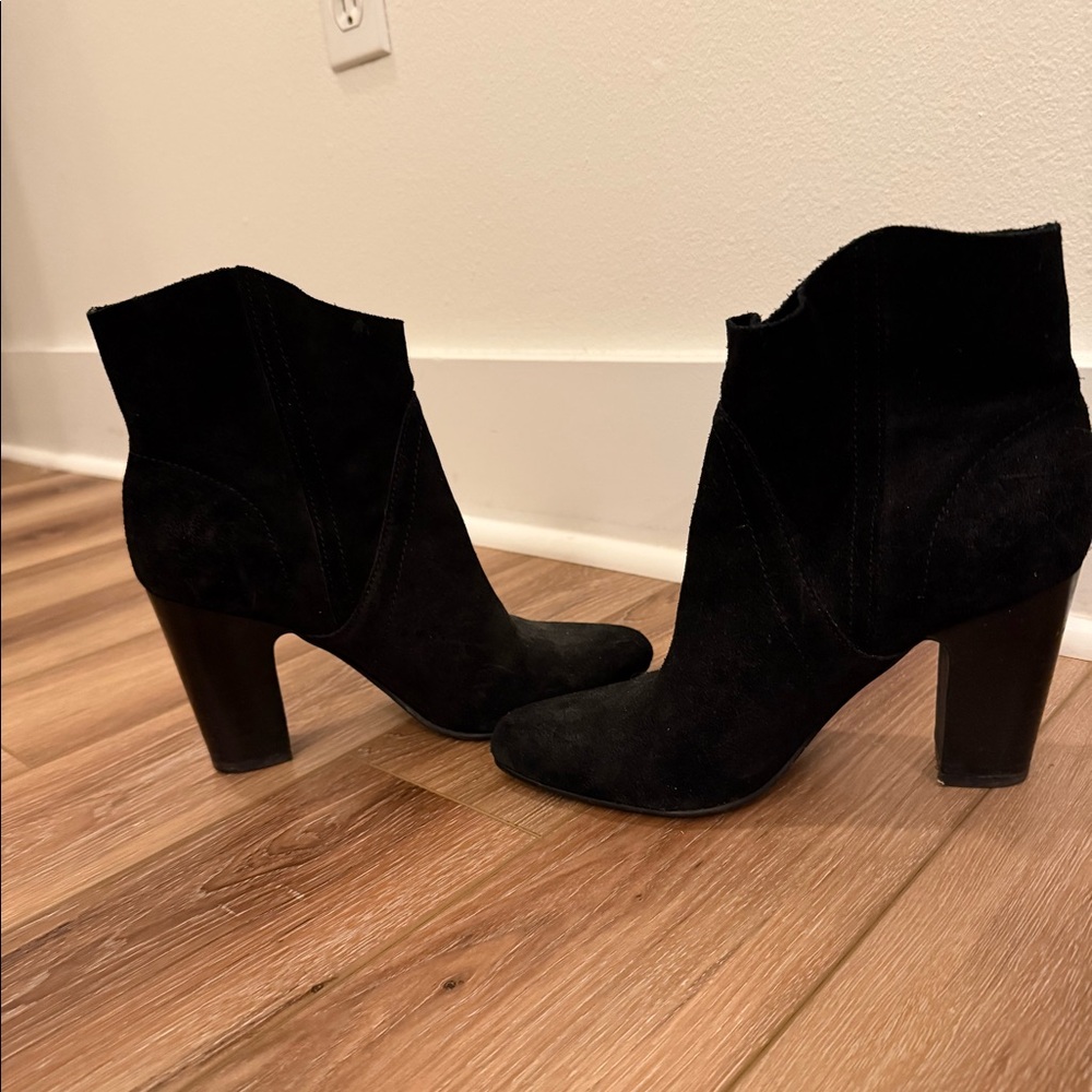 Vince Camuto | Black Suede Western Style Booties